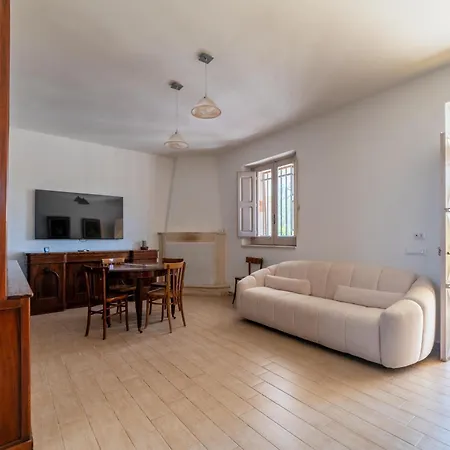 Eliade - Second Apartamento